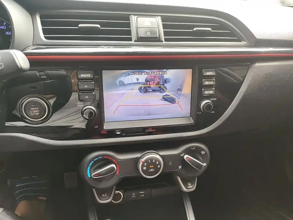 Kia KX Cross 2018 — фото 13