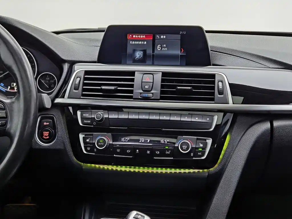 BMW 3 Series 2018 — фото 12