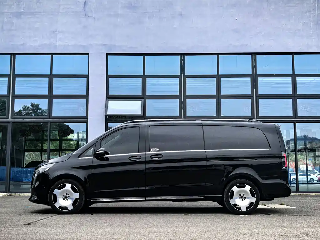 Mercedes-Benz V-Class 2024 — фото 16