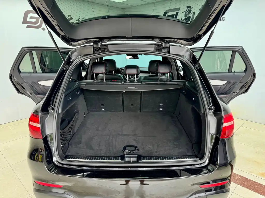 Mercedes-Benz GLC AMG 2018 — фото 23