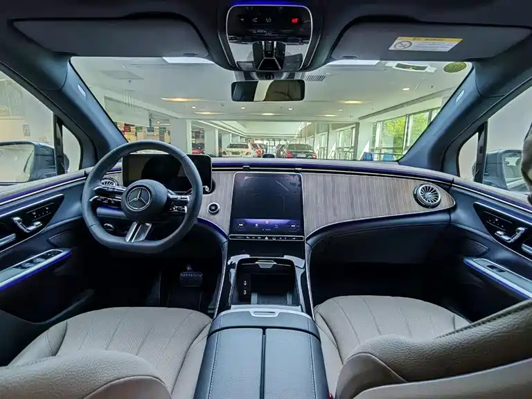 Mercedes-Benz EQE SUV 2025 — фото 12