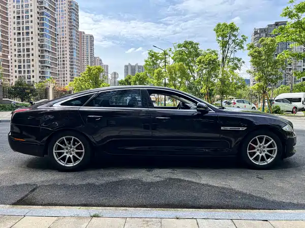 Jaguar XJ 2011
