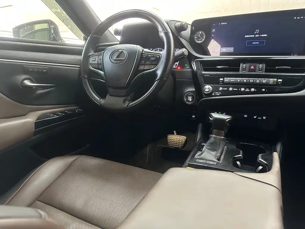 Lexus ES 2023 — фото 18