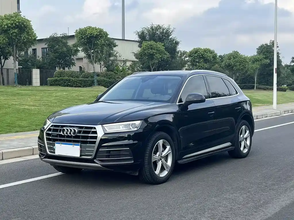 Audi Q5L 2019 — фото 1