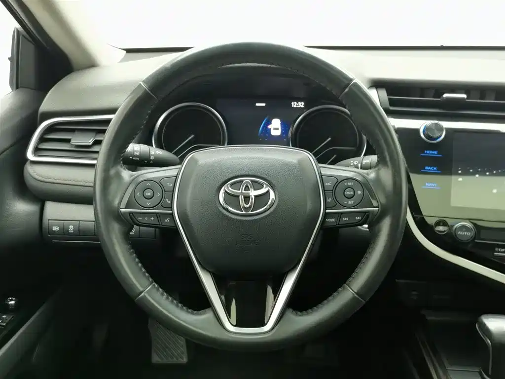 Toyota Camry 2020 — фото 11