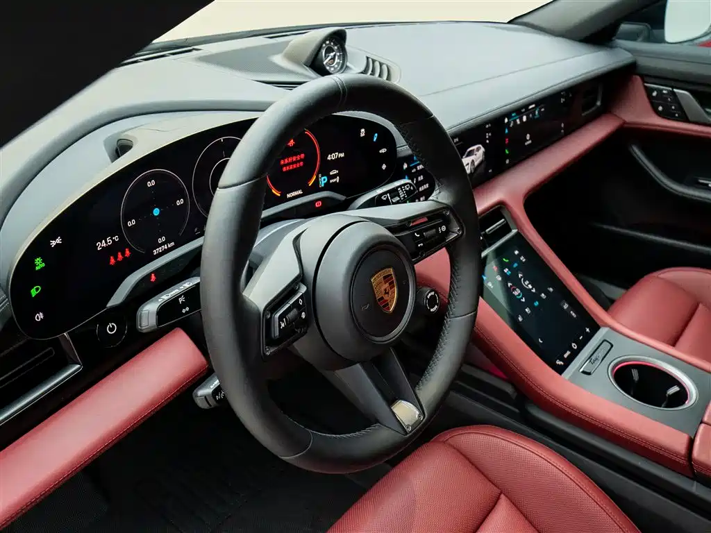 Porsche Taycan 2024 — фото 14