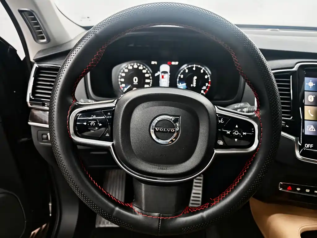 Volvo XC90 2015 — фото 10