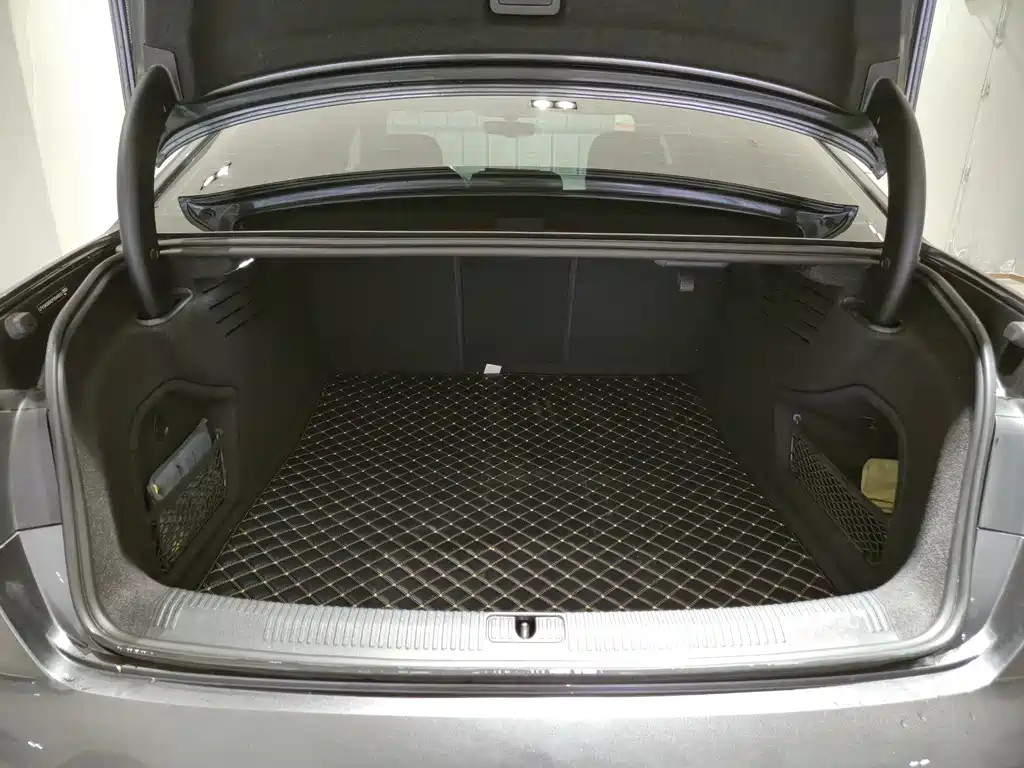 Audi A4L 2023 — фото 20