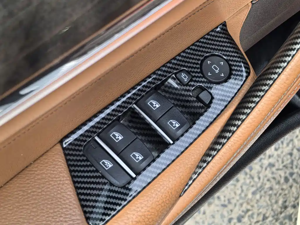 BMW 5 Series 2018 — фото 20