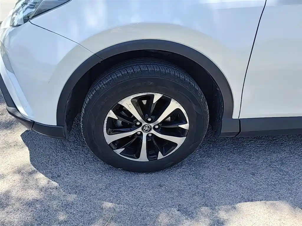 Toyota RAV4 2019 — фото 23