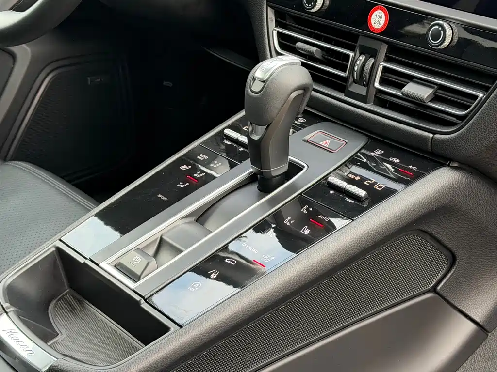 Porsche Macan 2023 — фото 16