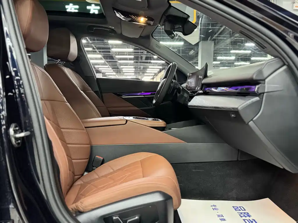 BMW 5 Series 2025 — фото 15