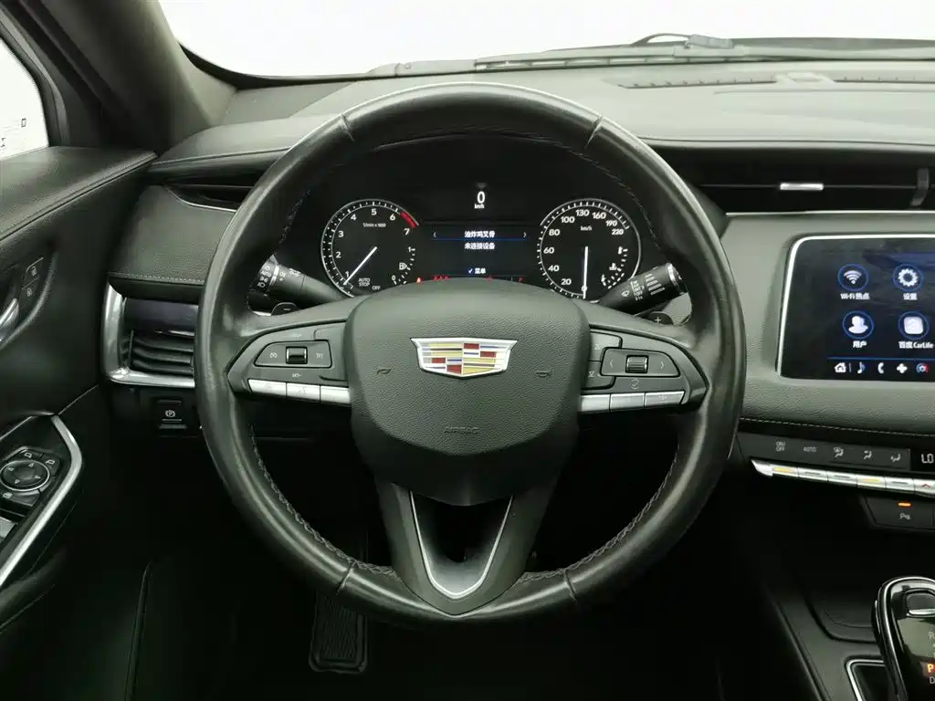 Cadillac XT4 2020 — фото 11
