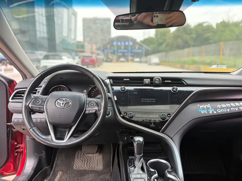 Toyota Camry 2020 — фото 8