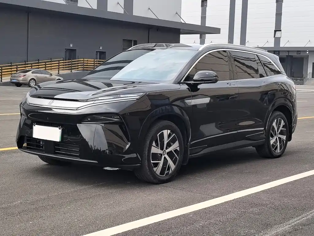 BYD Tang L 2025 — фото 1