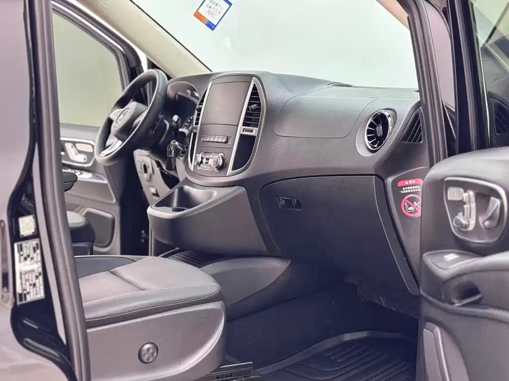 Mercedes-Benz Vito 2023 — фото 11