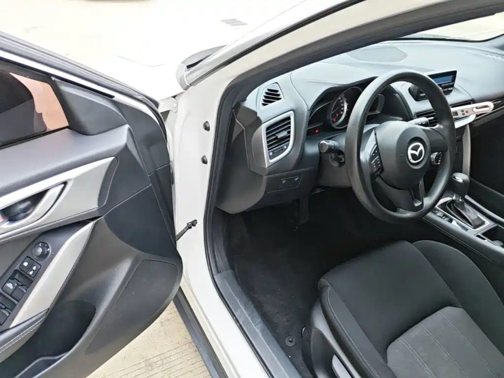 Mazda CX-4 2017 — фото 16