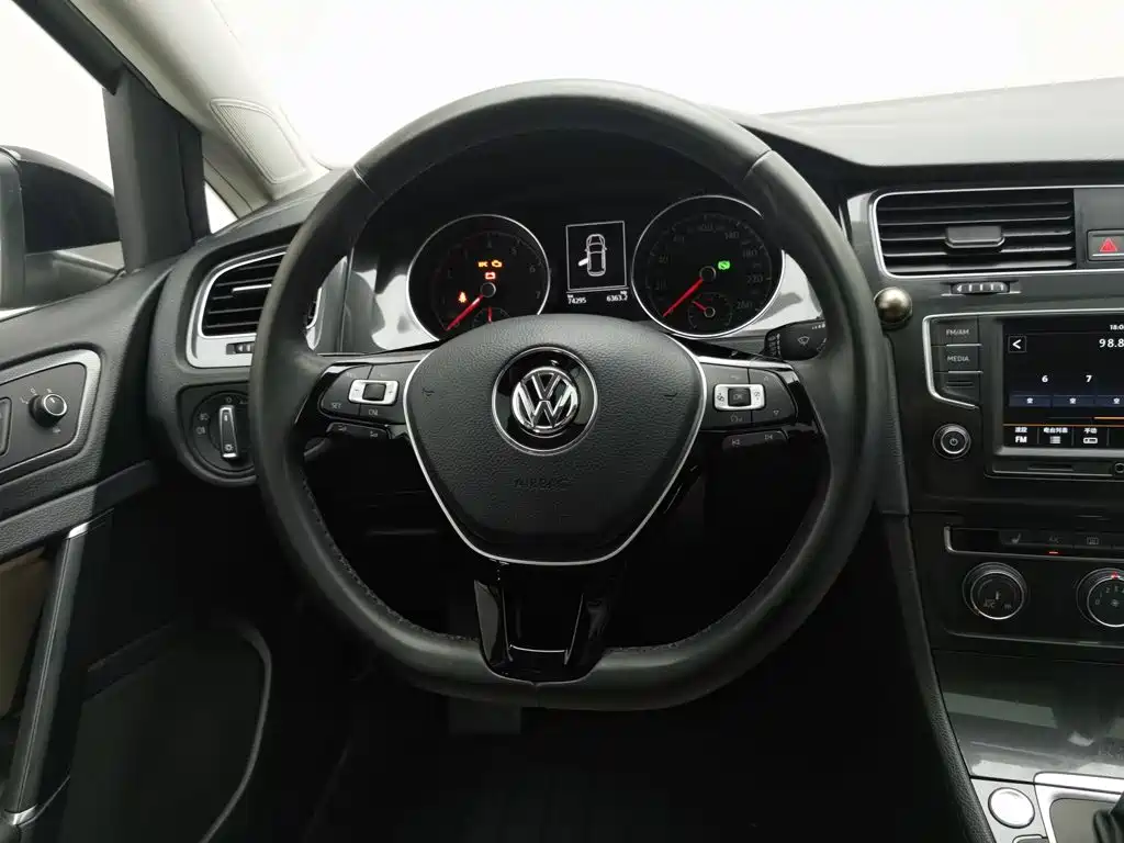 Volkswagen Golf 2017 — фото 11