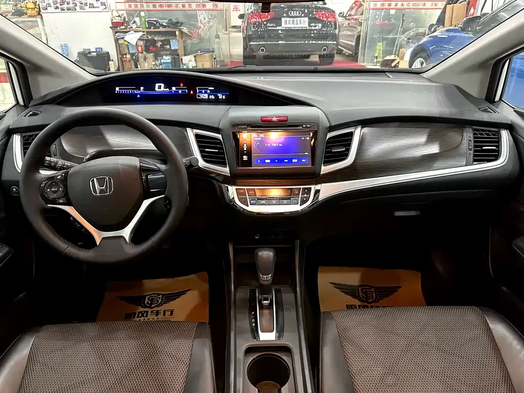 Honda Jade 2015 — фото 14