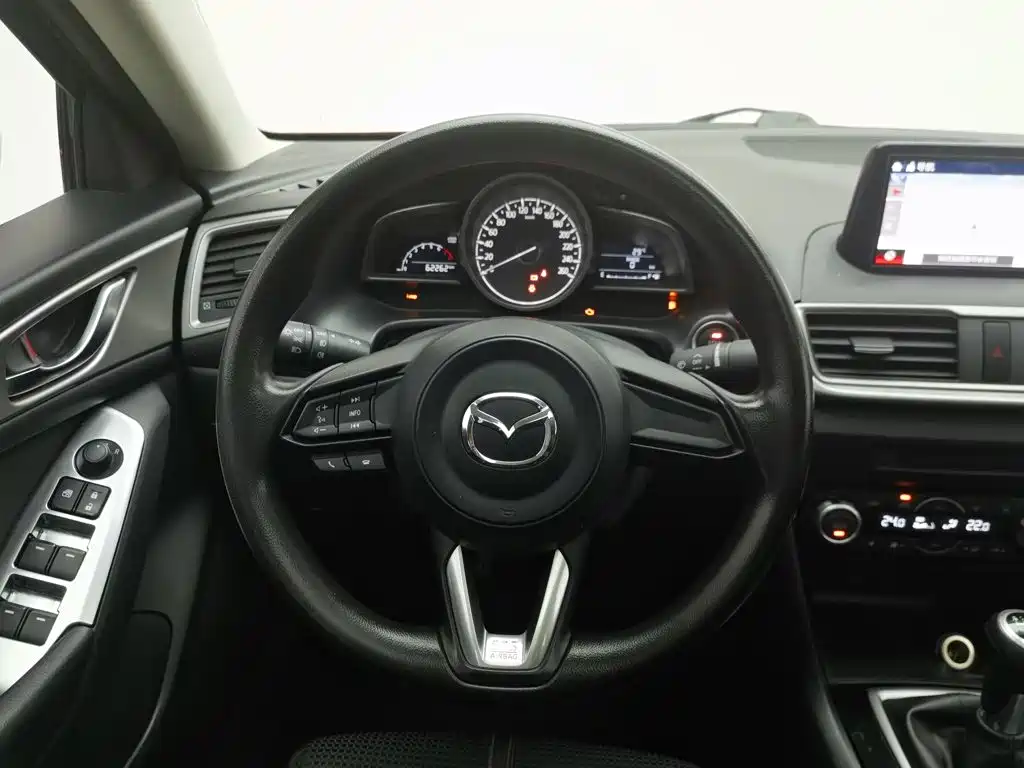 Mazda 3 Axela 2018 — фото 11