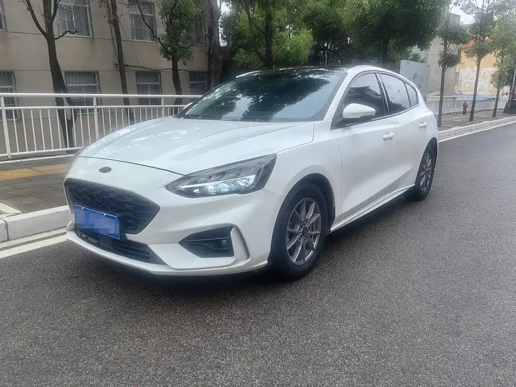Ford Focus 2021 — фото 1