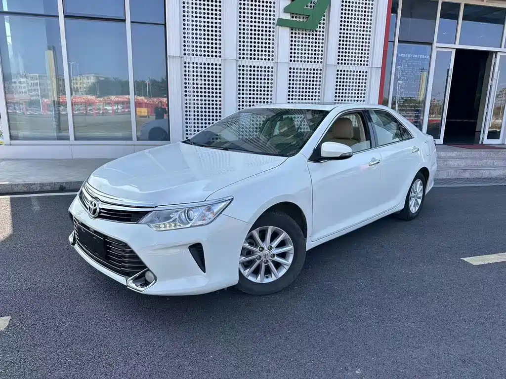 Toyota Camry 2016 — фото 1