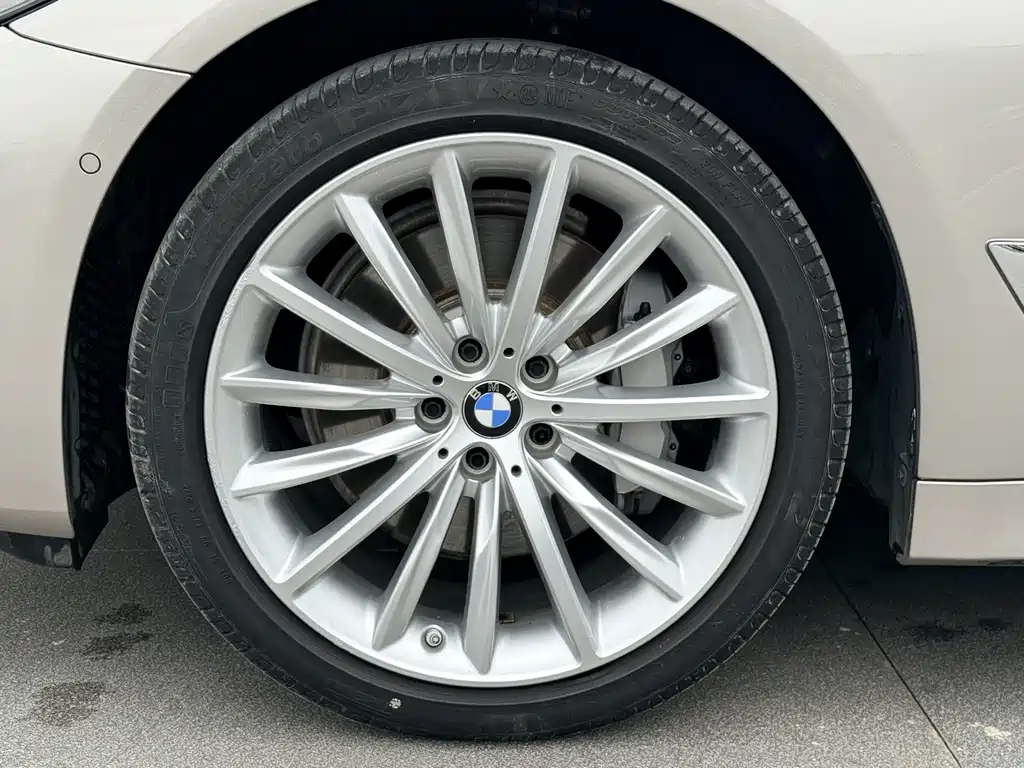 BMW 5 Series 2020 — фото 10