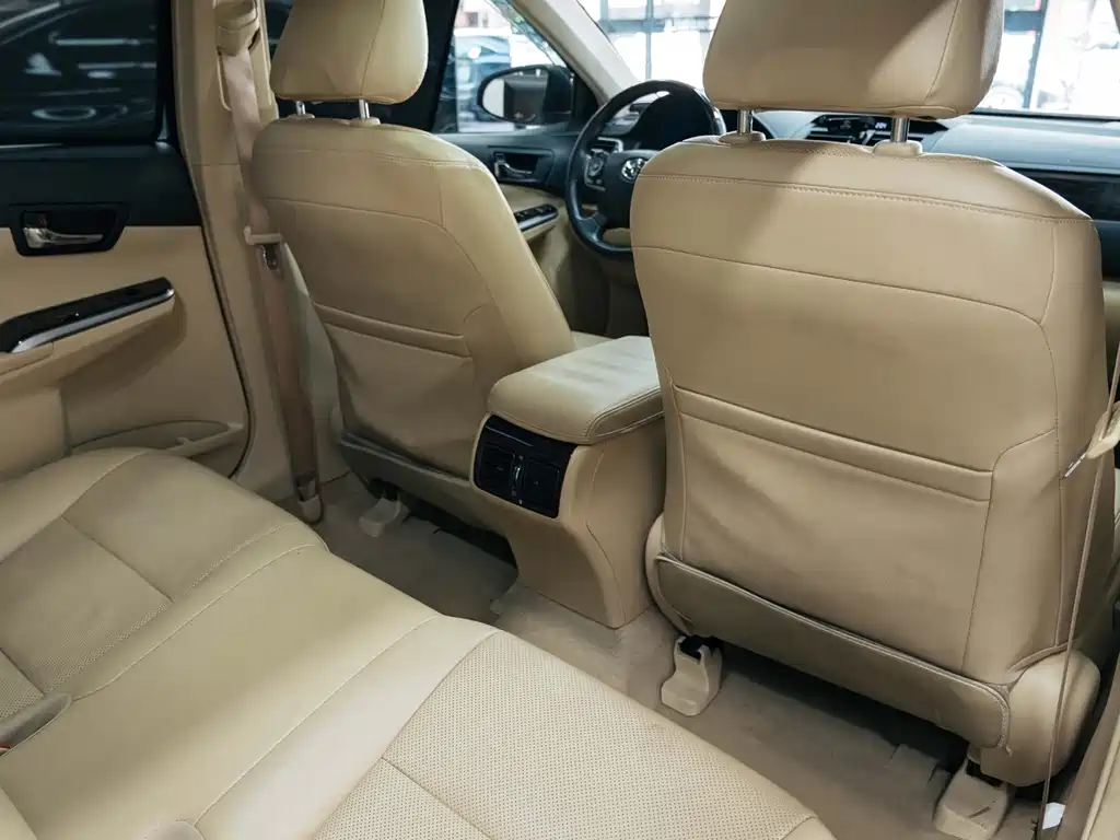 Toyota Camry 2016 — фото 20