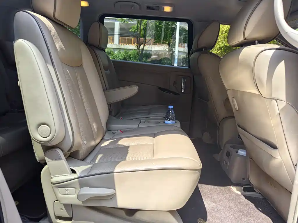 Nissan Quest 2015 — фото 11