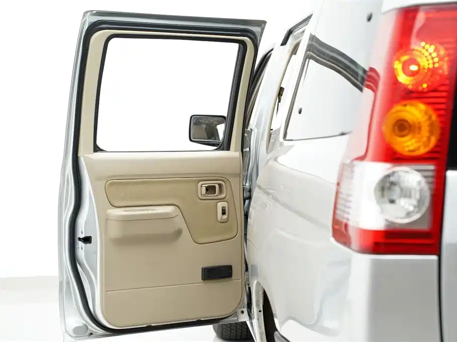 Nissan ZN Van 2014 — фото 15