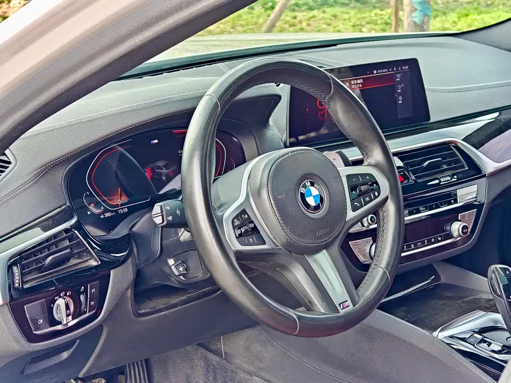 BMW 5 Series 2020 — фото 7