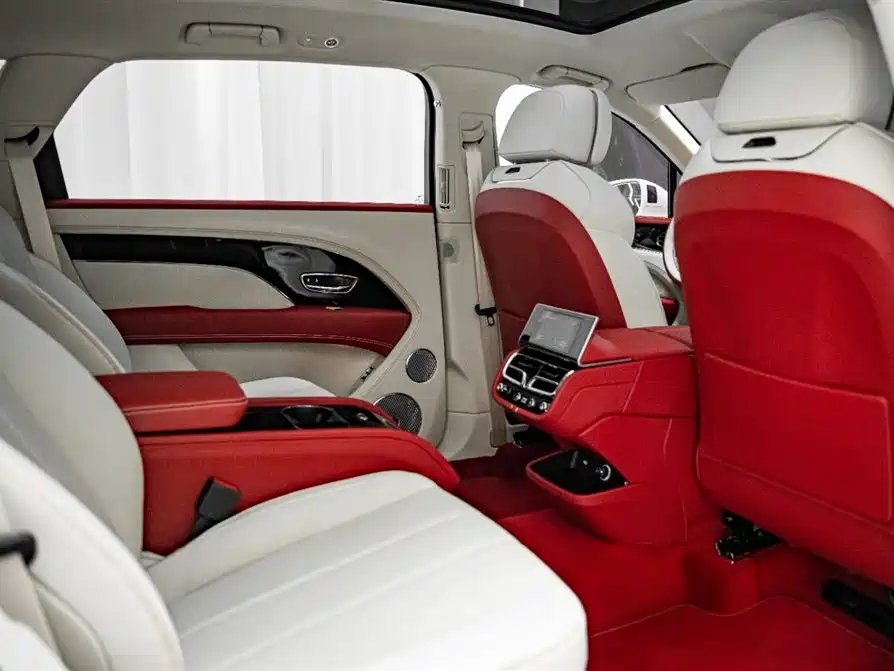 Bentley Bentayga 2025 — фото 16