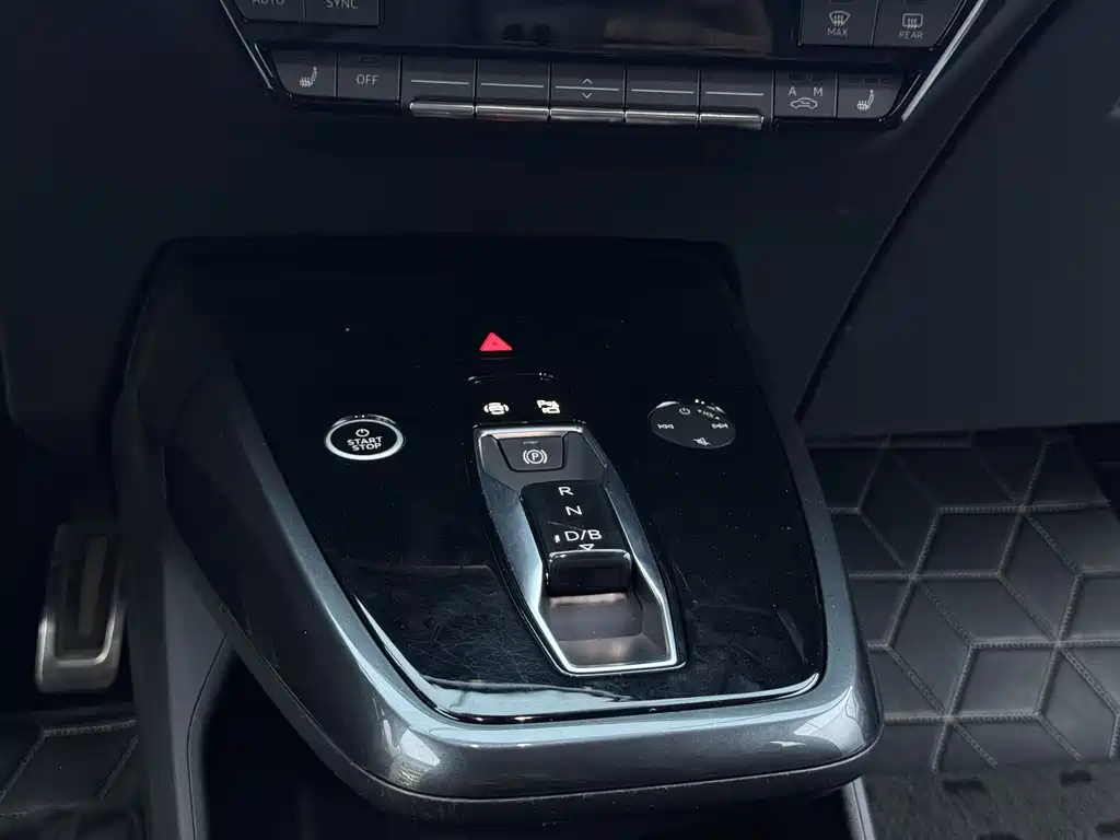 Audi Q5 e-tron 2022 — фото 15