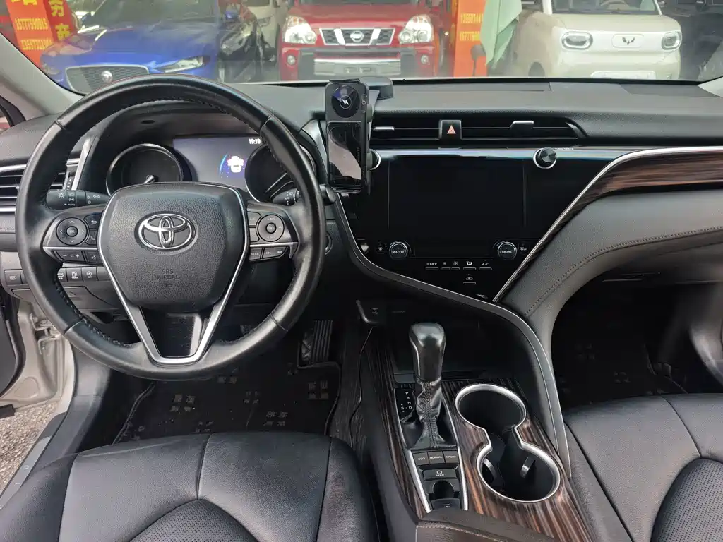 Toyota Camry 2020 — фото 13