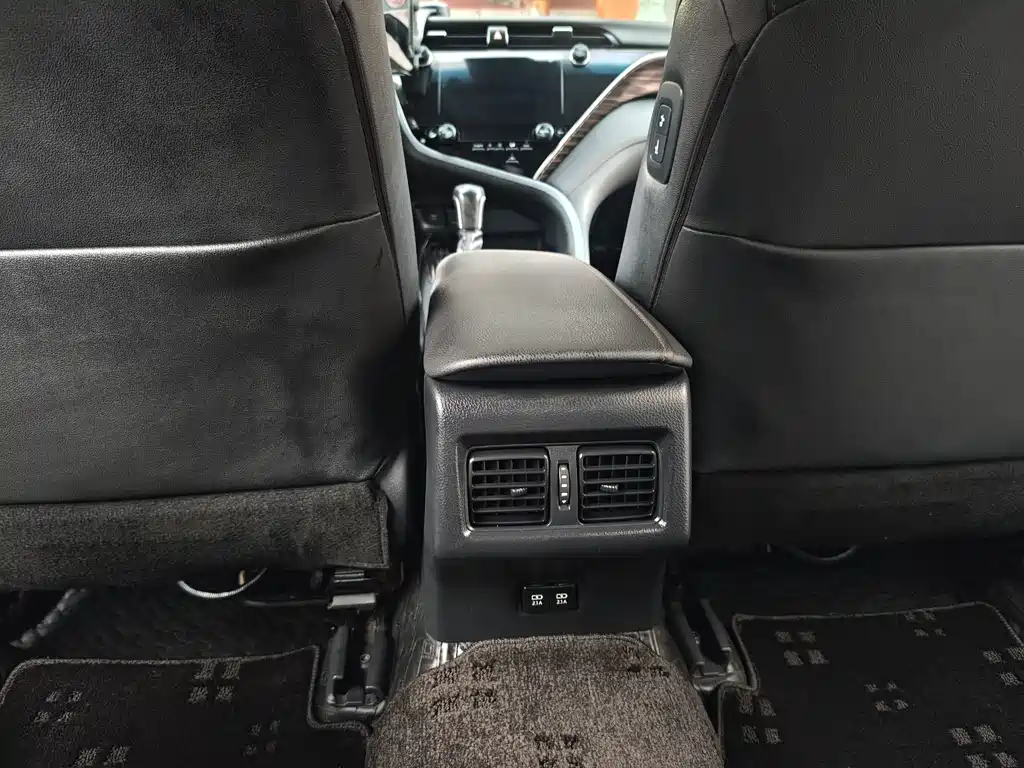 Toyota Camry 2020 — фото 15