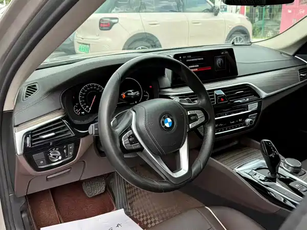 BMW 5 Series 2019