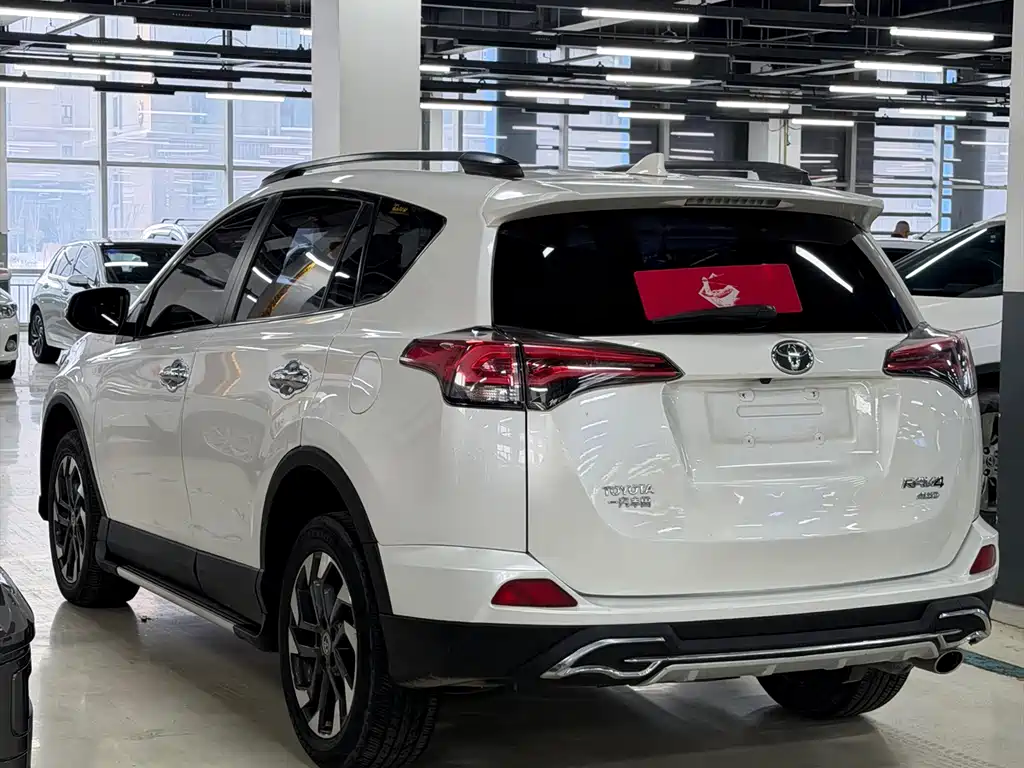 Toyota RAV4 2017 — фото 7