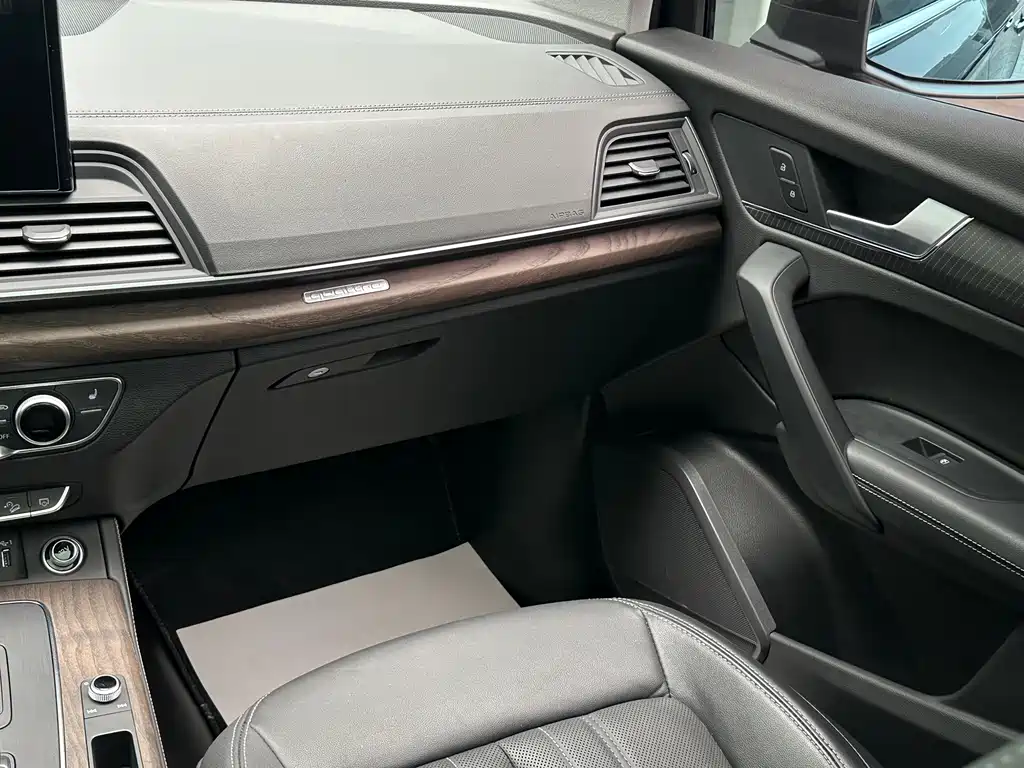 Audi Q5L 2023 — фото 11