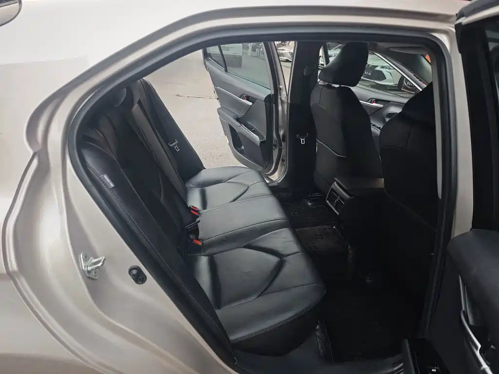 Toyota Camry 2020 — фото 11