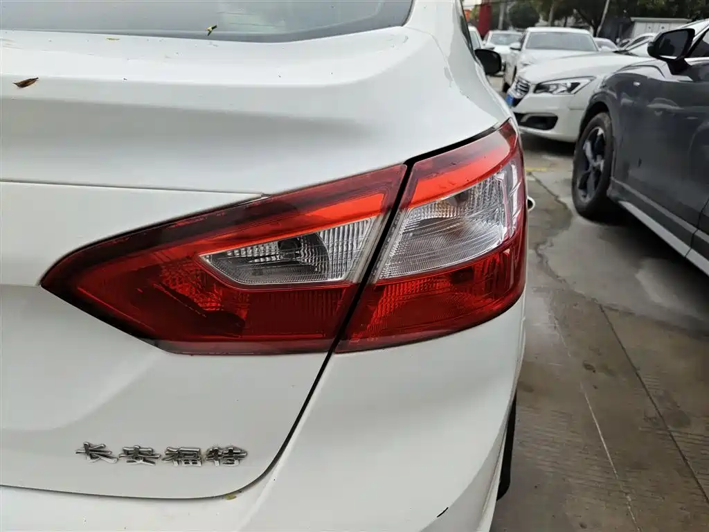 Ford Focus 2015 — фото 24