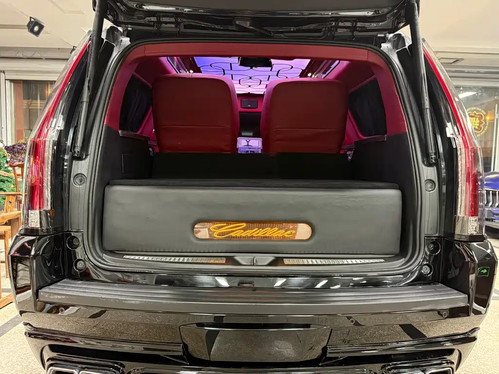 Cadillac Escalade 2018 — фото 28