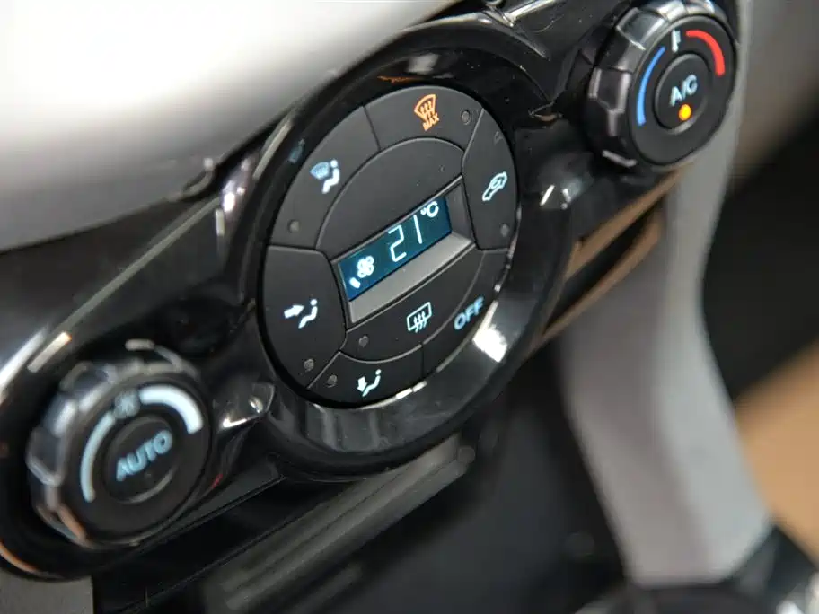 Ford Ecosport 2014 — фото 10