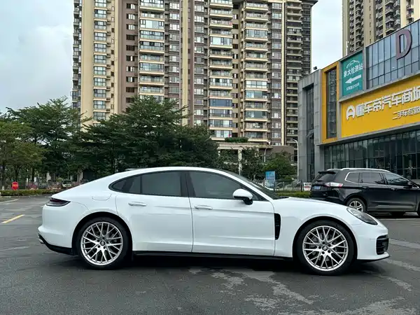Porsche Panamera 2023