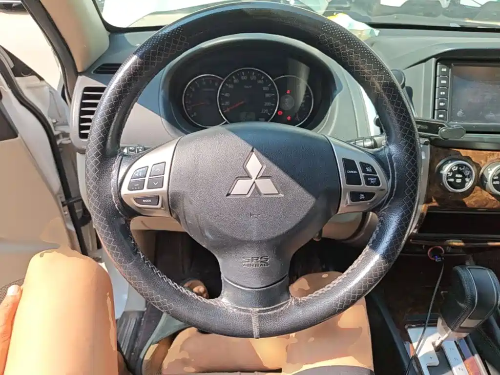 Mitsubishi Pajero Sport 2016 — фото 11