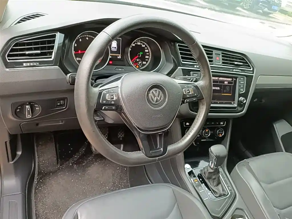 Volkswagen Tiguan L 2017 — фото 11