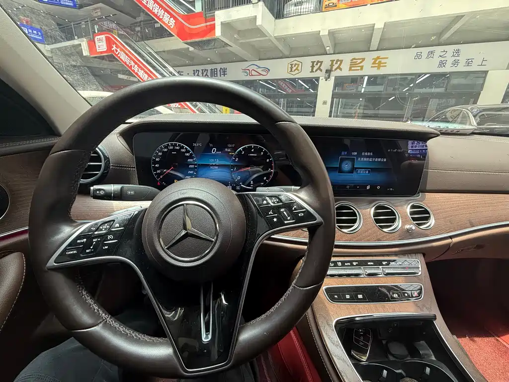 Mercedes-Benz E-Class 2022 — фото 11