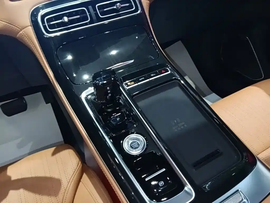 Geely Boyue L 2025 — фото 14