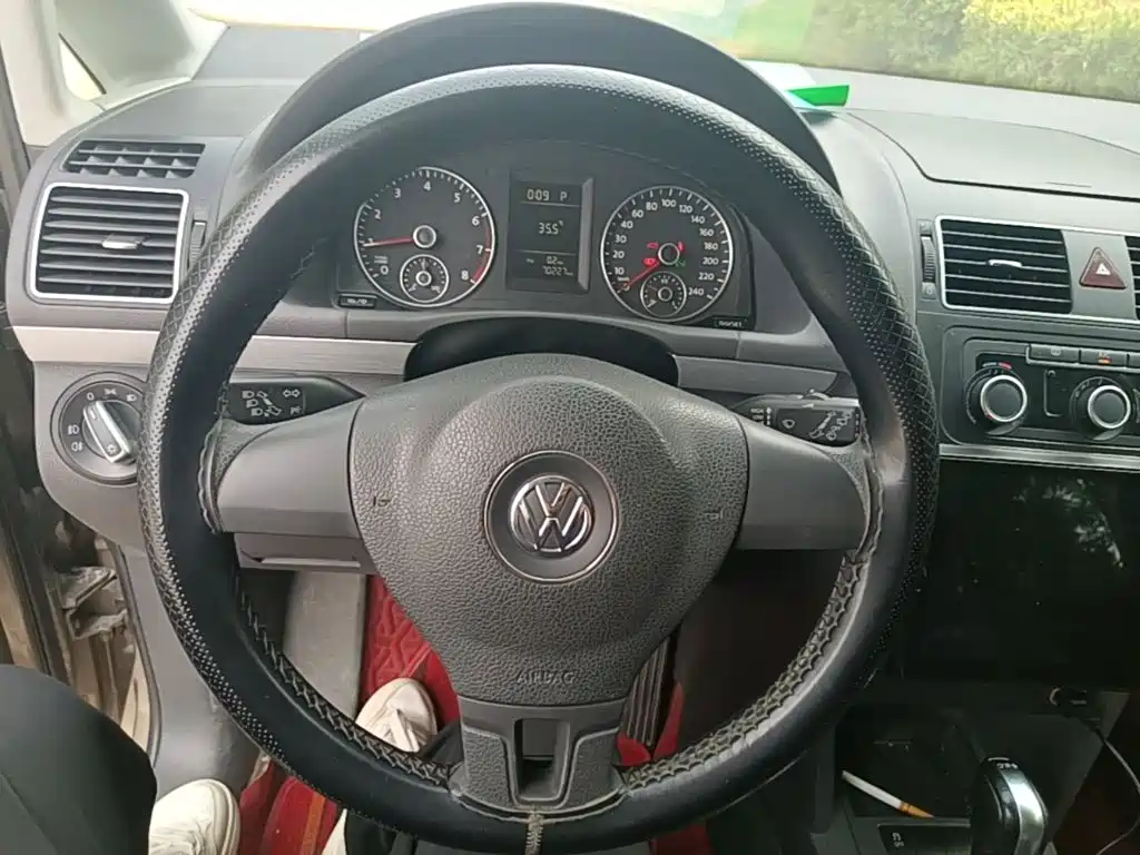 Volkswagen Touran 2015 — фото 11