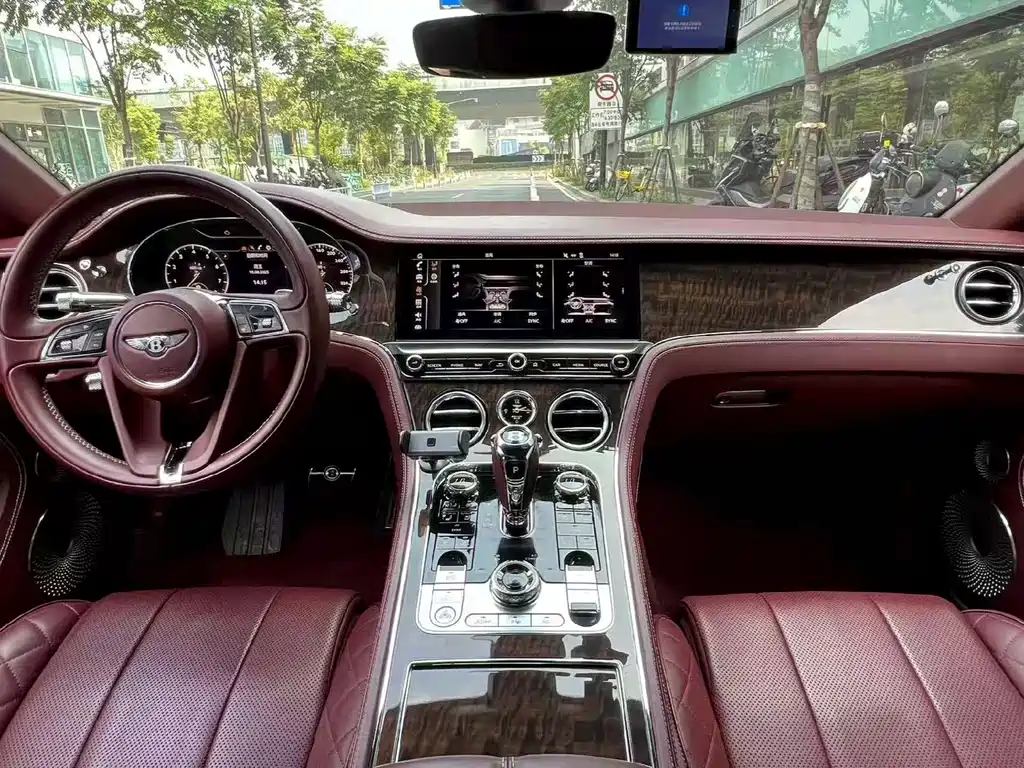 Bentley Continental 2020 — фото 10