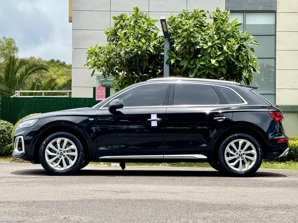 Audi Q5L 2023 — фото 10